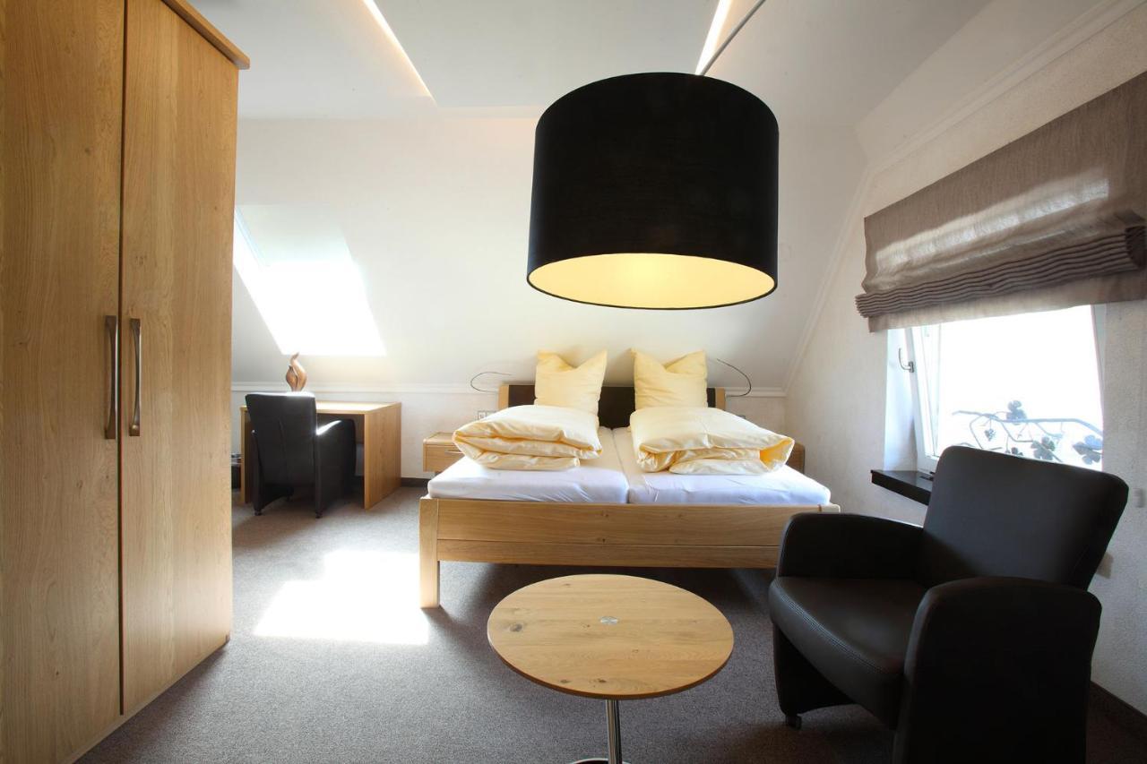 Hotel Weingut Matthias Dostert / Culinarium à Nittel Extérieur photo