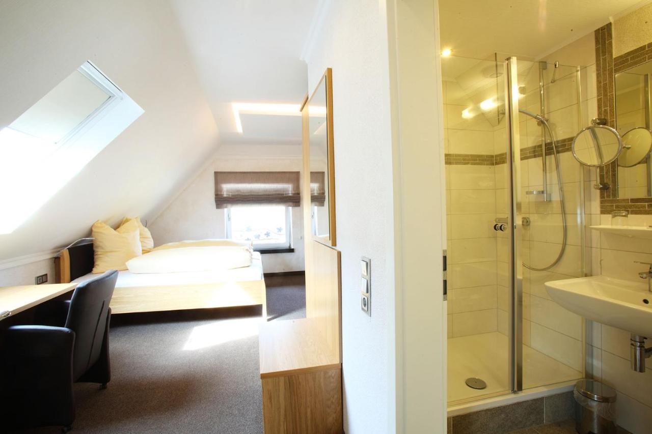 Hotel Weingut Matthias Dostert / Culinarium à Nittel Extérieur photo